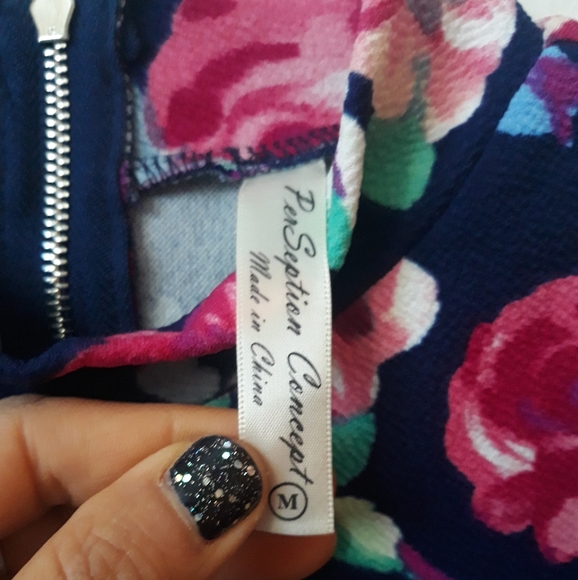 Sleeveless flower print top - Picture 3 of 3